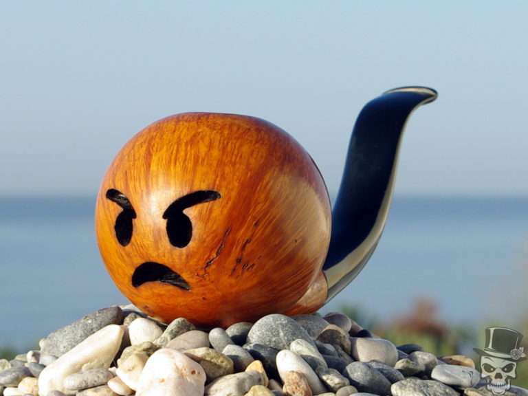 M-197d-01 Briar Wood Tobacco Pipe Angry Face Emoji 😠