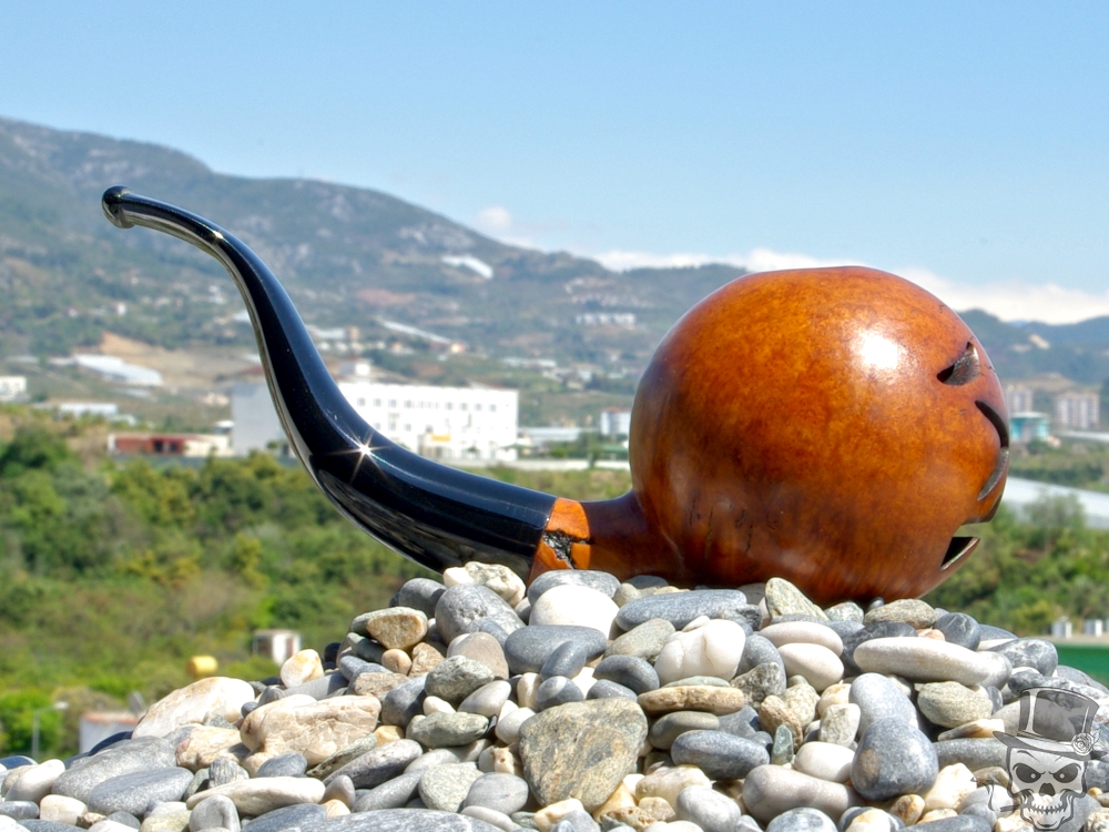 Briar Wood Tobacco Pipe of Confounded Face Emoji 😖 Fine Art Pipes