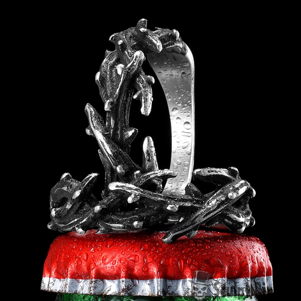 Anello con corona di spine e volto di Cristo